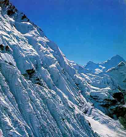 
Lhotse South Face in 1975 with Makalu beyond - The Challenge (Reinhold Messner) book
